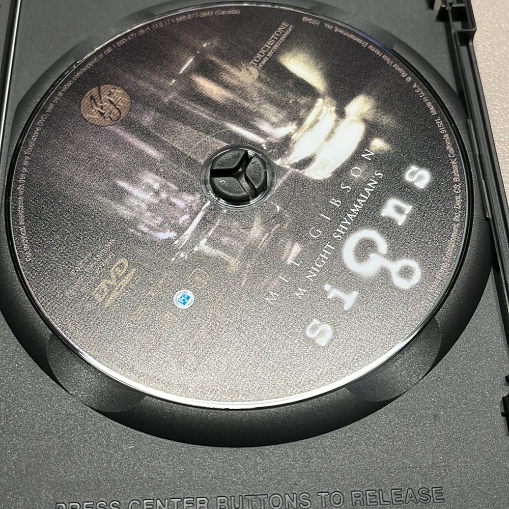 Signs DVD - Picture 2 of 5